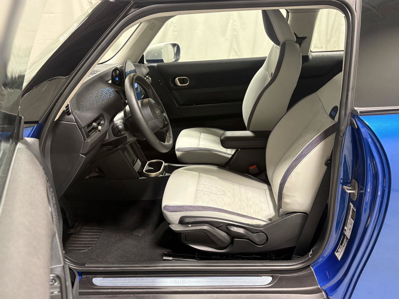 mini hardtop 2 door 2026 WMW23GD05T2X83261 image mini hardtop 2 door 2026 WMW23GD05T2X83261 image